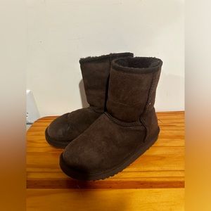 Kids size 2 chocolate uggs